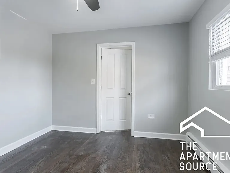 1321 W Sherwin Ave #1B — Photo 4