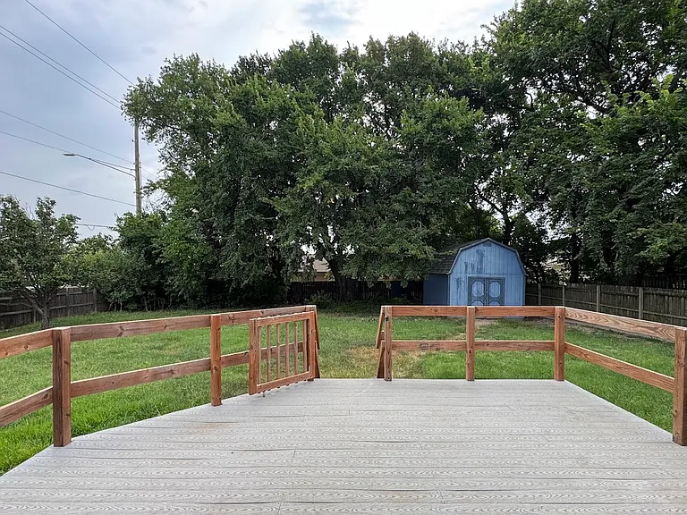 2124 N Ridgewood Dr — Photo 30