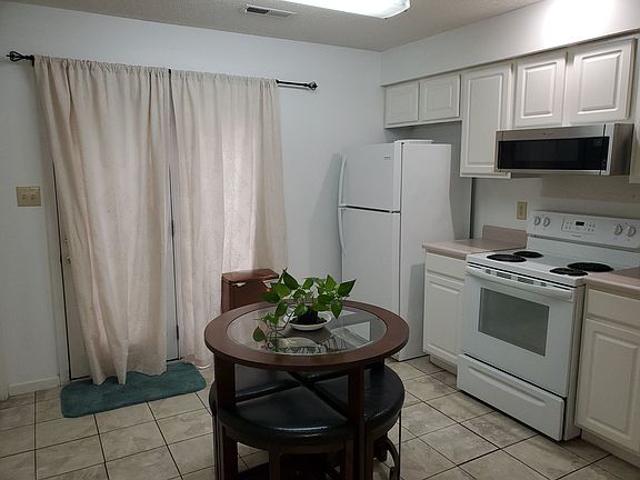 4th image of 906 E Sherwood Hills Dr