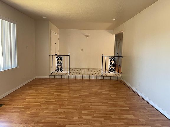 2nd image of 556 S Fair Oaks Ave APT 1