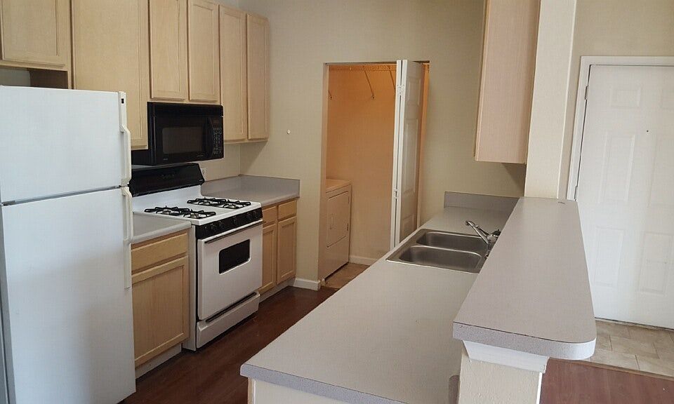 1st image of 800 Brassie Ln APT E