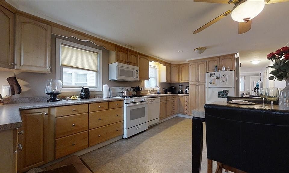 2nd image of 98 Lubec St