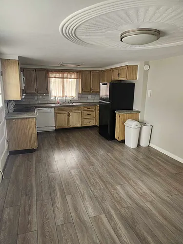 145 E Elm St #1 Photo 1