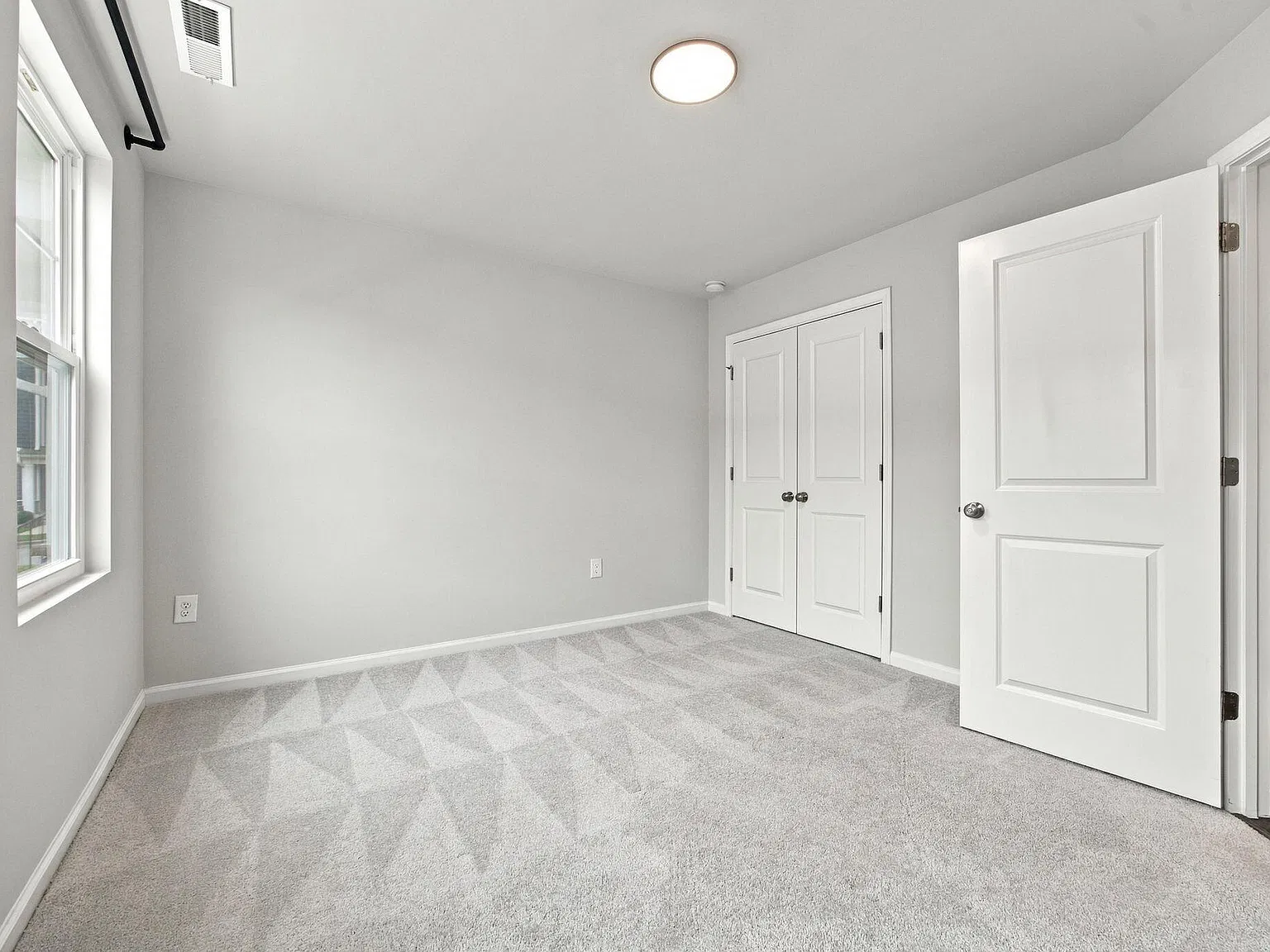 3 bed, 15.0 bath, 1825 sqft, $2,200 — Photo 4