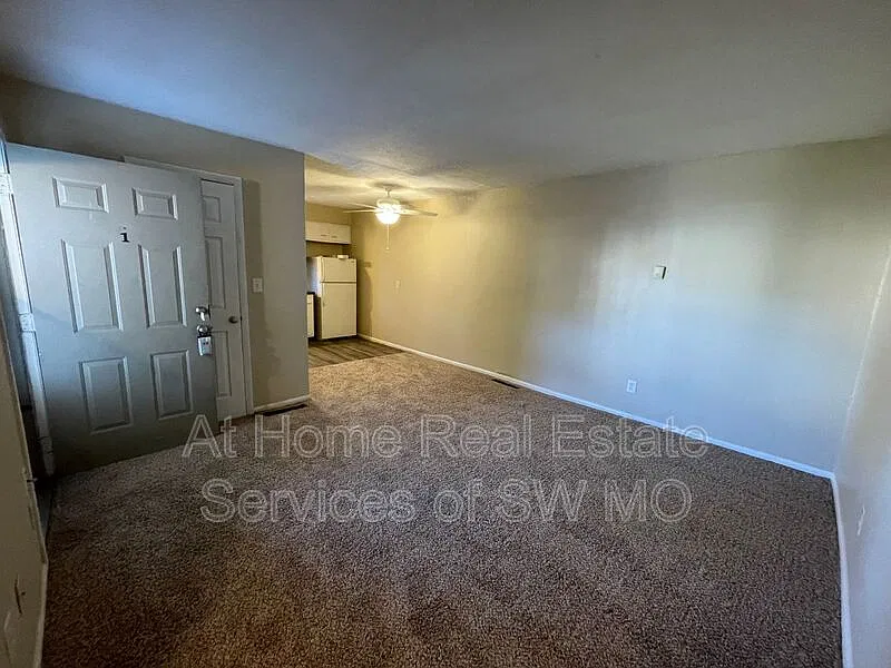2 bed, 1.0 bath, $830 — Photo 2