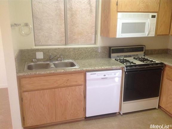 5th image of 137 Spruce Ave