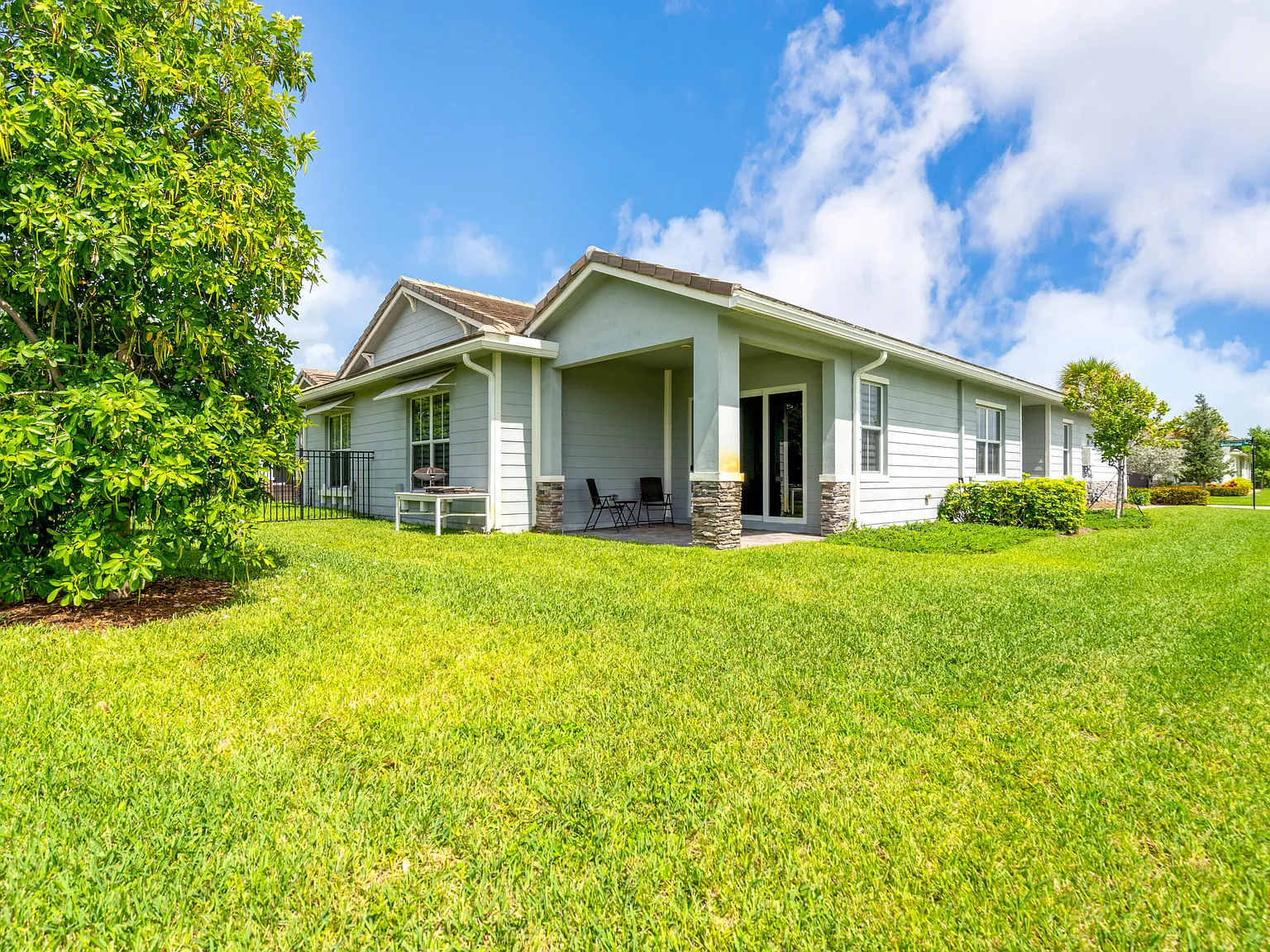 3 bed, 2.0 bath, 1925 sqft, $3,650 — Photo 4
