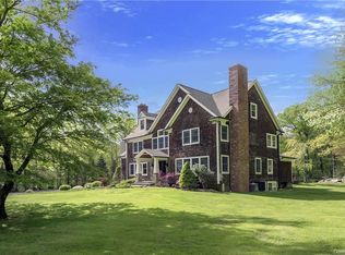 18 Kinnicutt Rd E, Pound Ridge, NY 10576