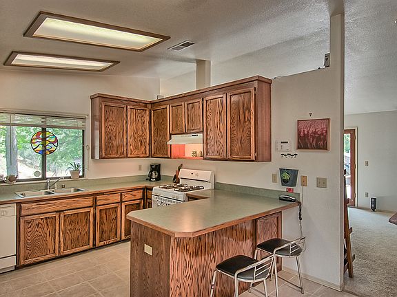Large Spacious Kitchen