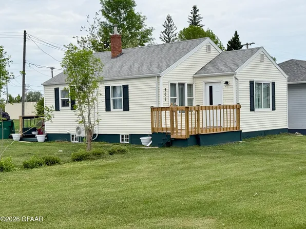 906 9th St, Langdon, ND 58249