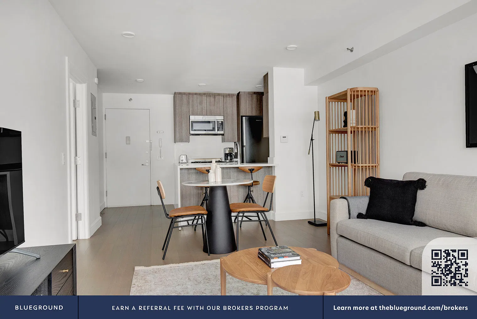 311 W 50th St — Photo 3