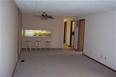 Great Rm facing breakfast bar