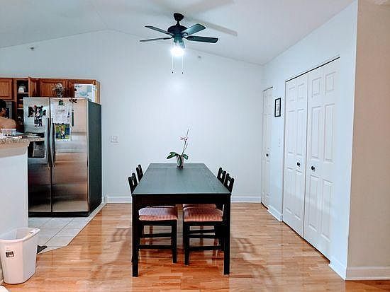 4th image of 900 Enfield Dr #5-C4