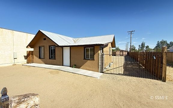 3rd image of 6618 Inyokern Rd