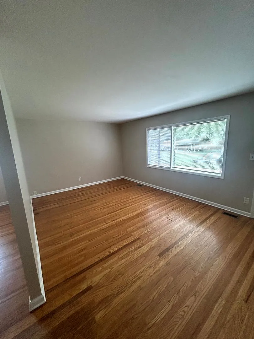 Beautiful 3-Bed Home in Prime Jeffersontown Location! — Photo 2
