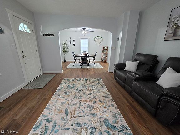 5th image of 109 Walnut St