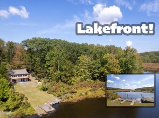 11 W Shore Dr, Hawley, PA 18428