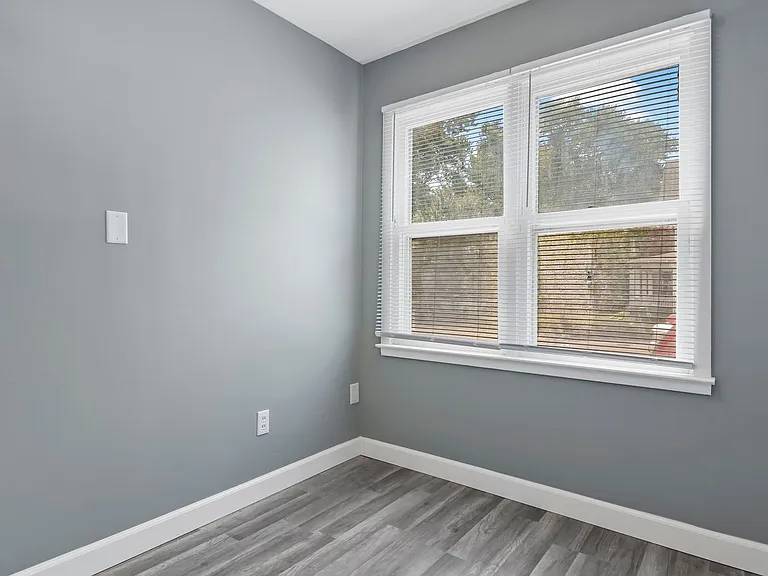 1301 Whittier Ave — Photo 13