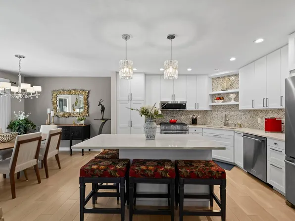 2284 Sherwood Ct, Minnetonka, MN 55305
