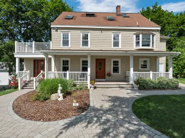 7 Dean St, Stoneham, MA 02180