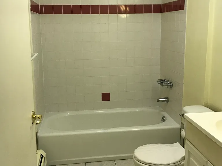 96 Walnut St #4 — Photo 6