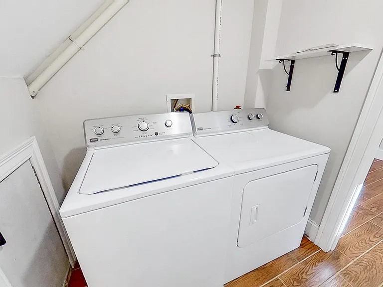 21 Caldwell St #1 — Photo 4