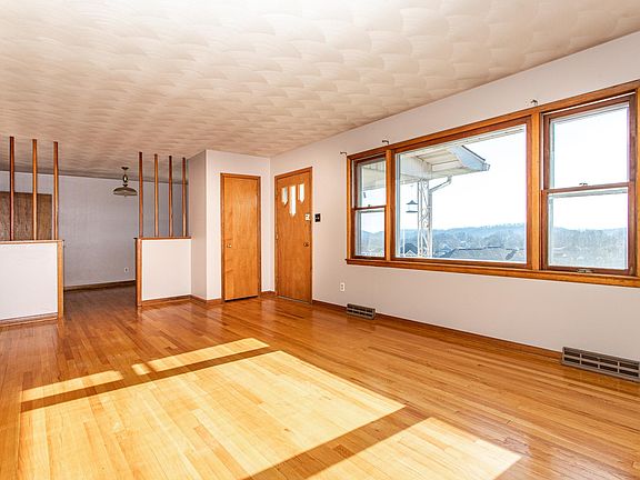3rd image of 2109 Park Grove Ln