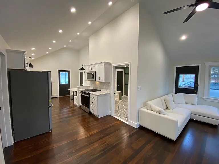 64 Manning St — Photo 3