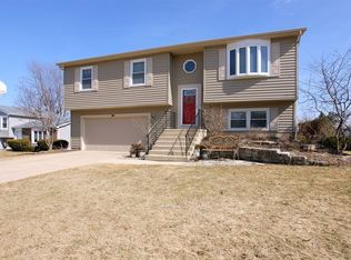 507 Waterford Dr, Lindenhurst, IL 60046