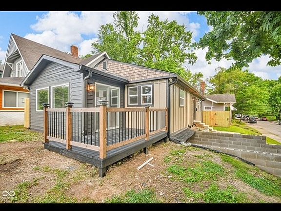 3rd image of 1555 N Dearborn St