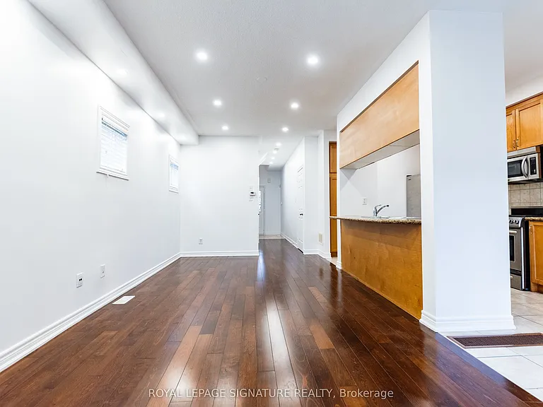 3082 Cabano Cres — Photo 32