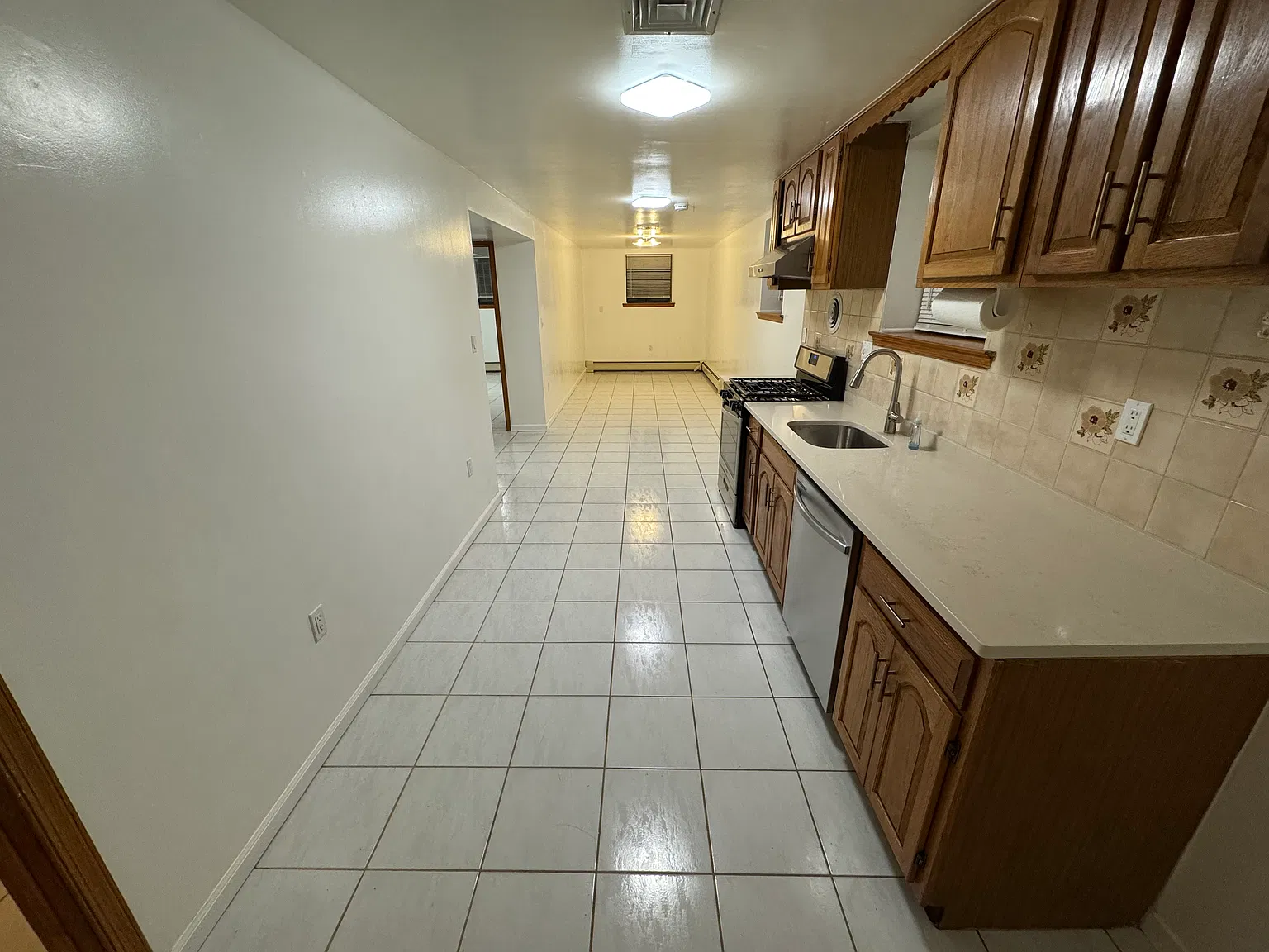 2 bed, 900 sqft, $2,300 — Photo 3