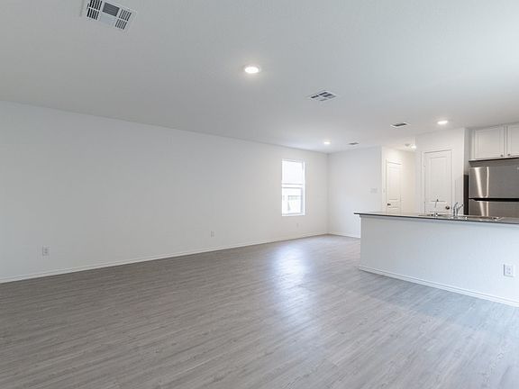 5th image of 3818 Millbrook Way