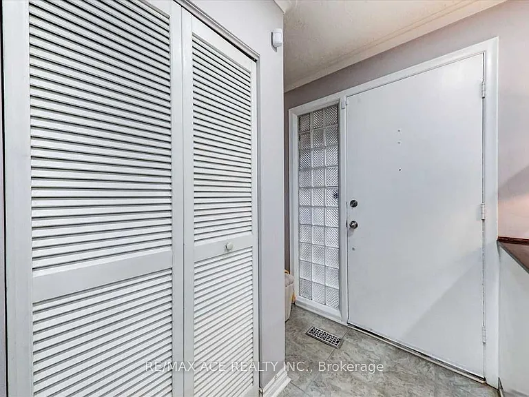 1 Wagner Dr — Photo 6
