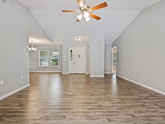 5th image of 1131 Ewing St