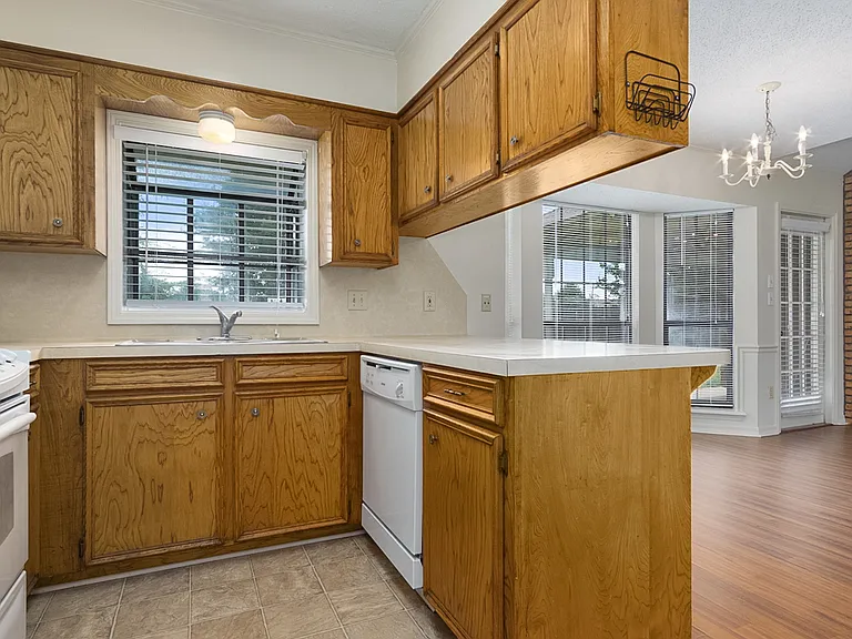5602 Pampus Ln — Photo 16