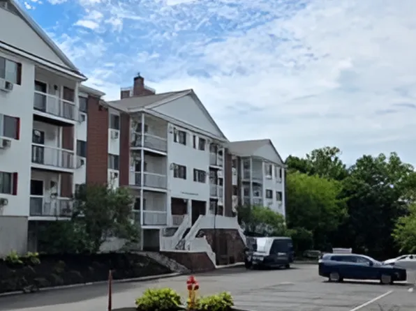 490 River Rd APT 31, Manchester, NH 03104