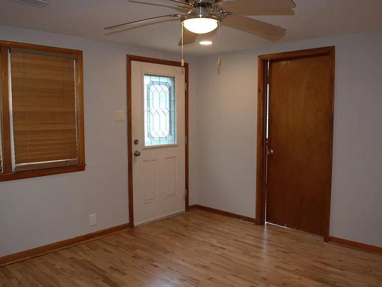 416 Victoria Dr — Photo 5