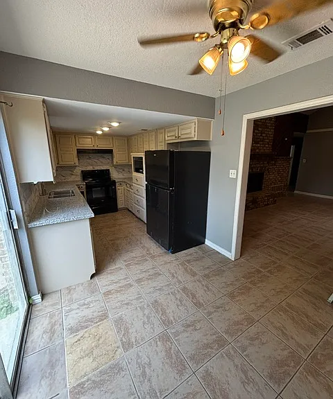 311 Lake Park Rd — Photo 4