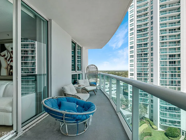231 Riverside Dr #1006 — Photo 32