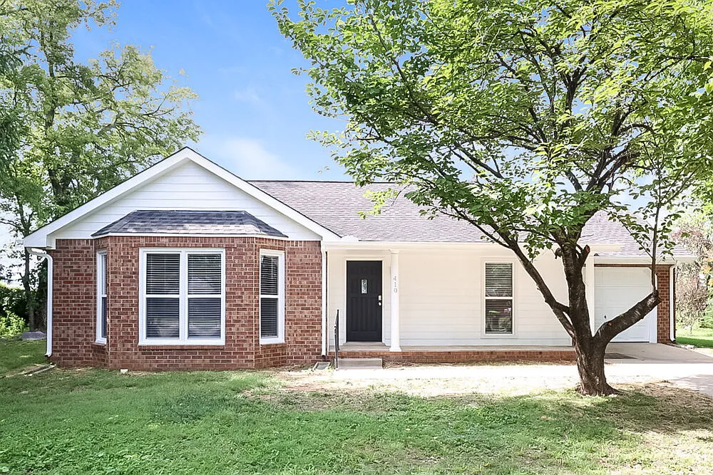 3 bed, 2.0 bath, 1234 sqft, $2,130 — Photo 1