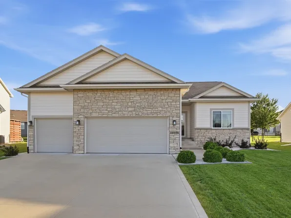 16696 Wilden Dr, Clive, IA 50325