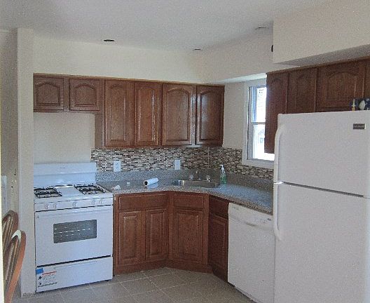 5th image of 215 Waukena Ave