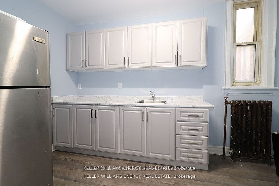 1st image of 84 Simcoe St N #1