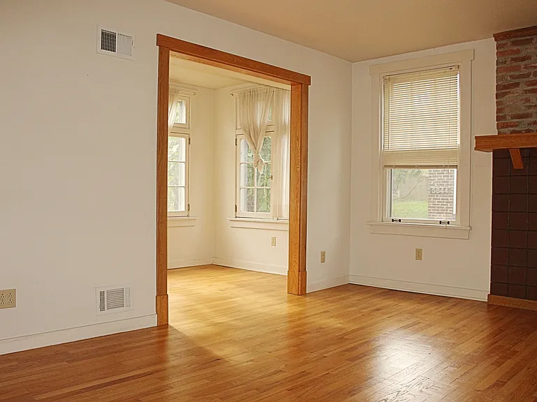LR archway to Sun room