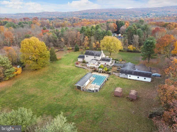 2523 Deer Ln, Saylorsburg, PA 18353