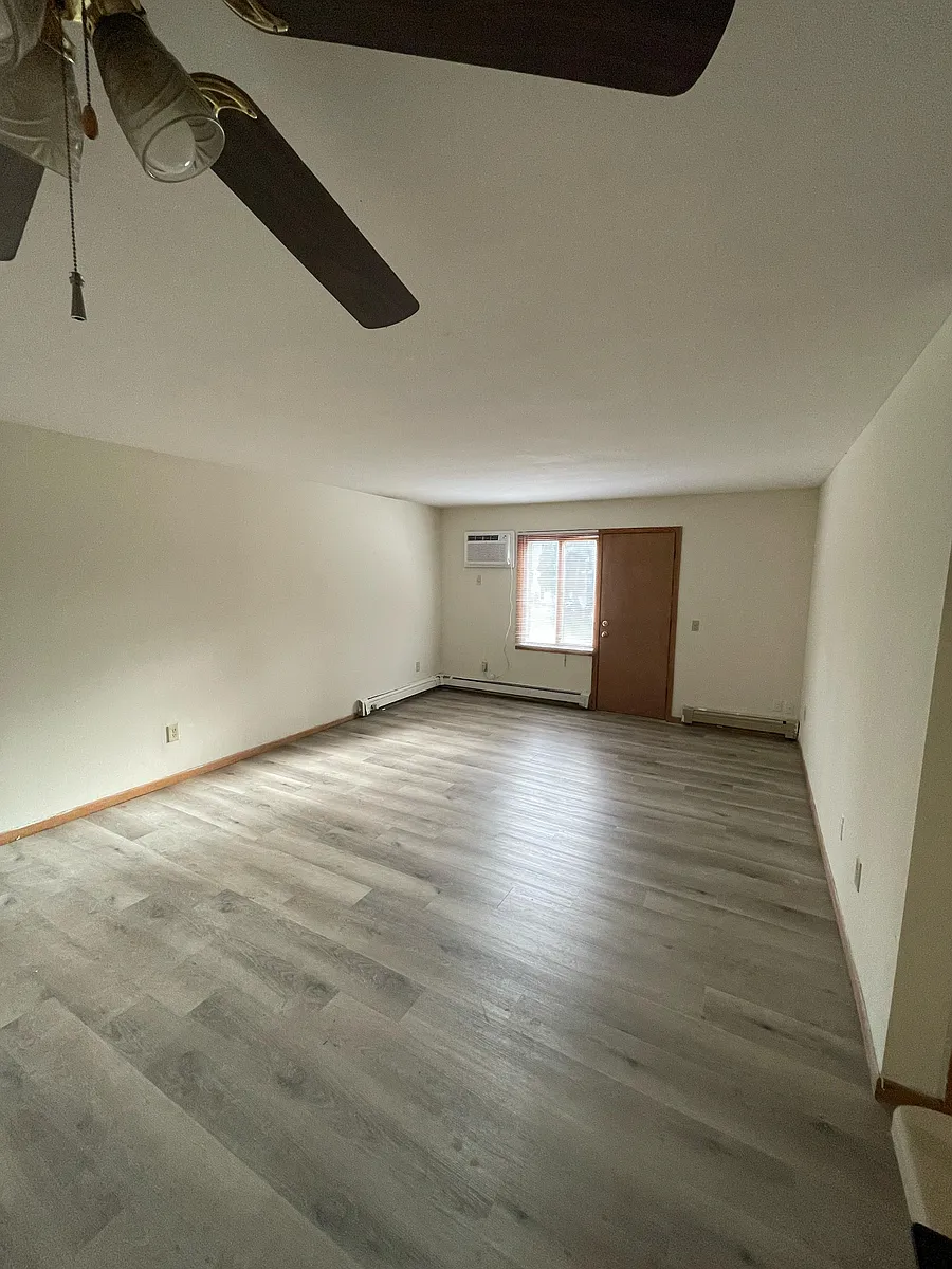 Building Photo - 4741 Crescent Rd #4