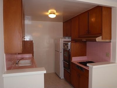 5th image of 1533 N Hayworth Ave APT 203
