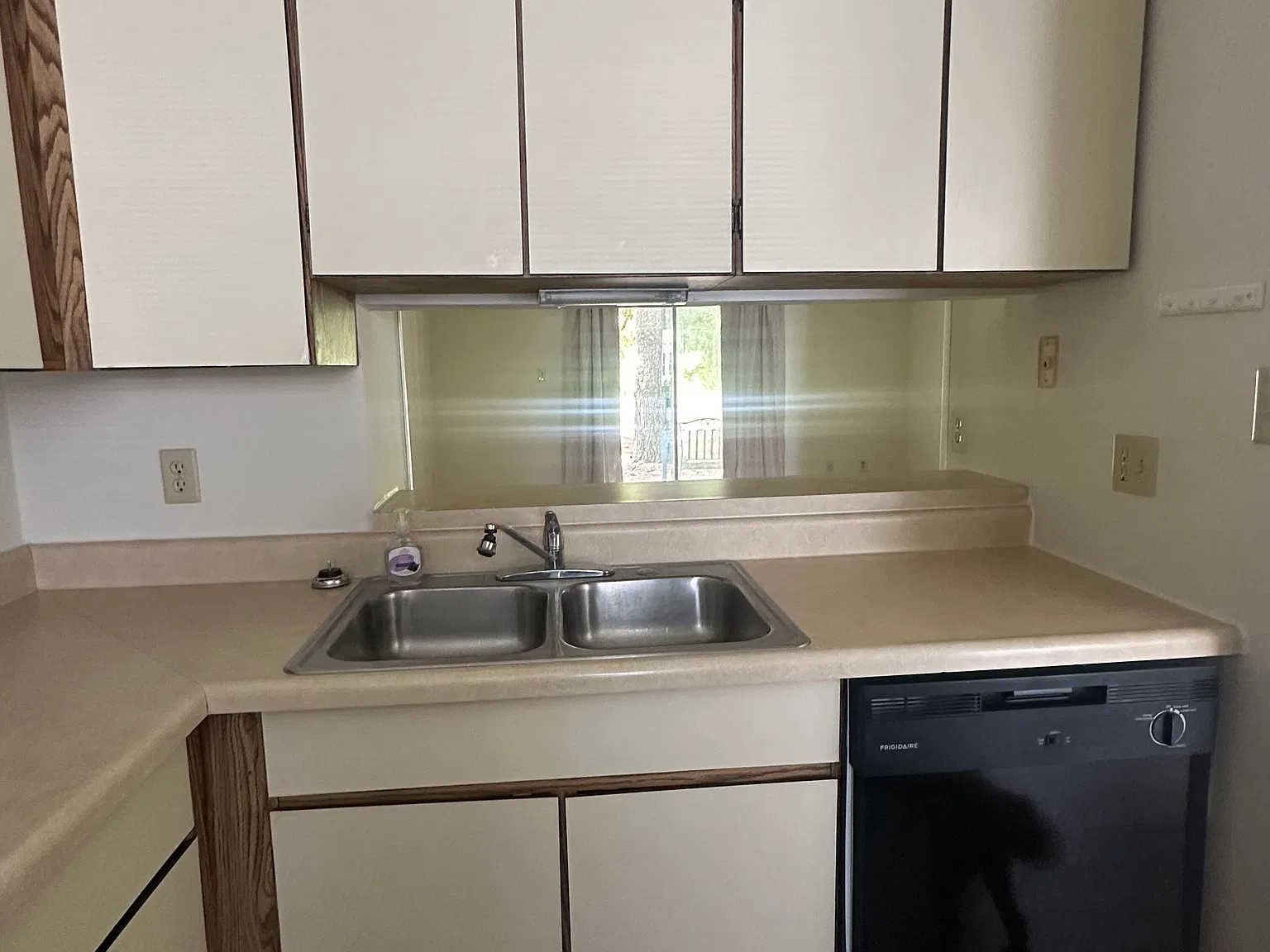 3 bed, 1.5 bath, 1100 sqft, $1,395 — Photo 2