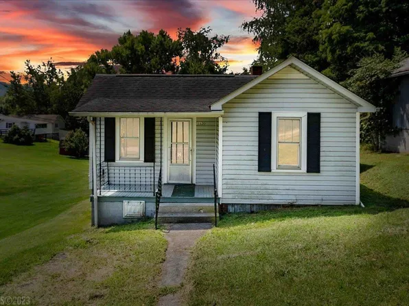1120 Adams St, Pulaski, VA 24301